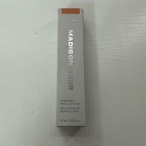 Madison Beer Shimmer Highlighter